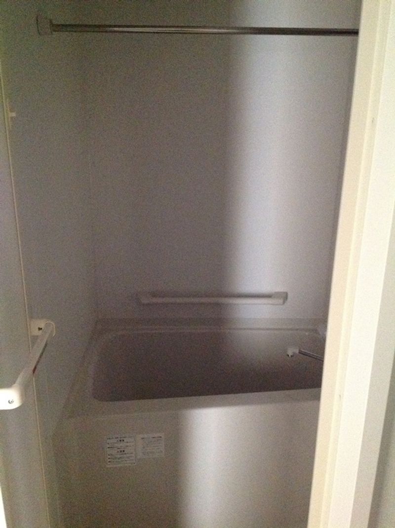 CLEINO Magnolia Bathroom