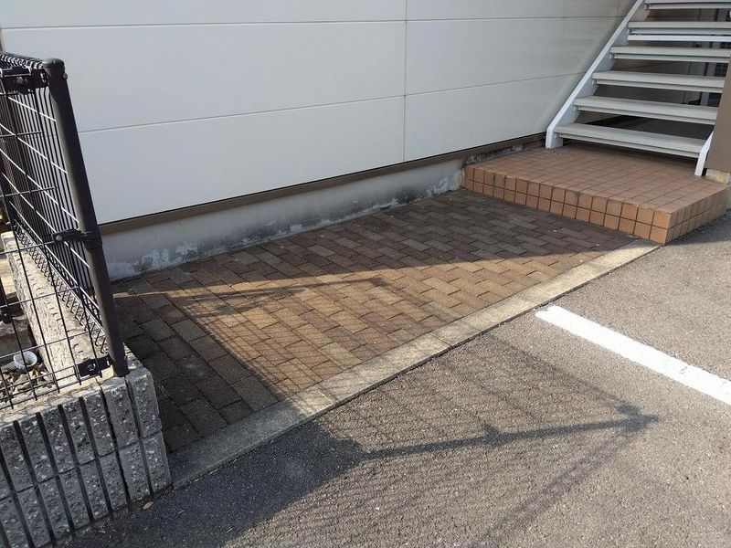 レオパレスヴィルヌーブ エントランス