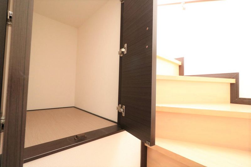 LEONEXT First Storage