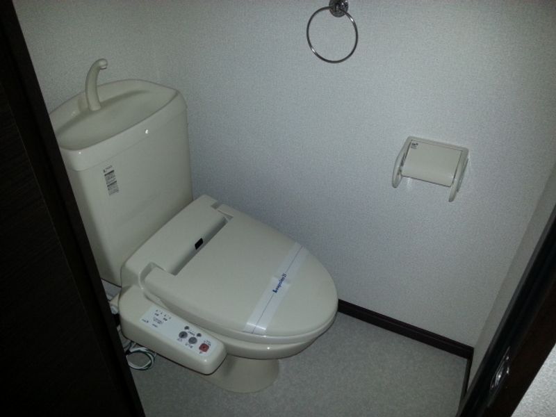 LEONEXT Okamisawa Toilet