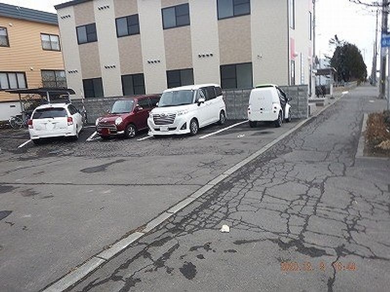 レオパレス白樺 駐車場
