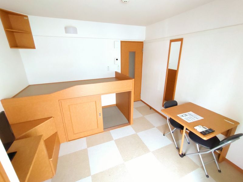 レオパレスハーナ 居間