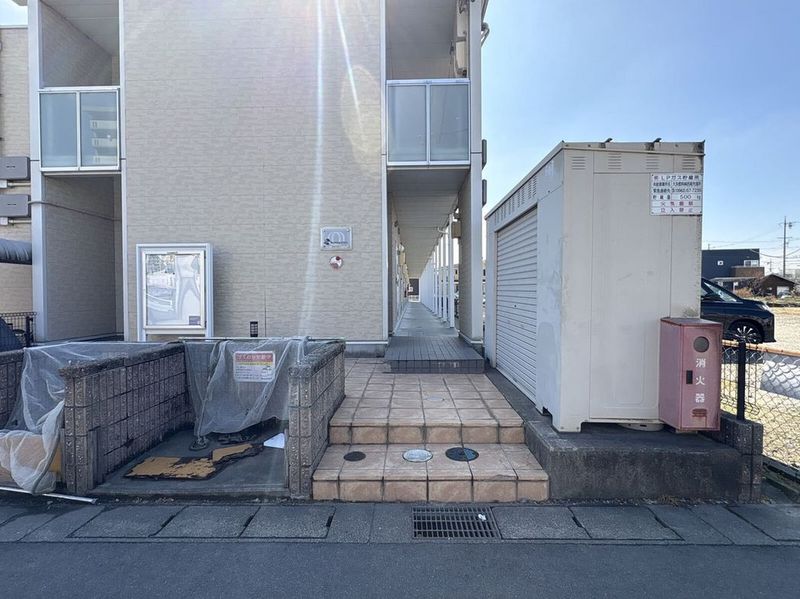 LEONEXT Morning Glory Entrance