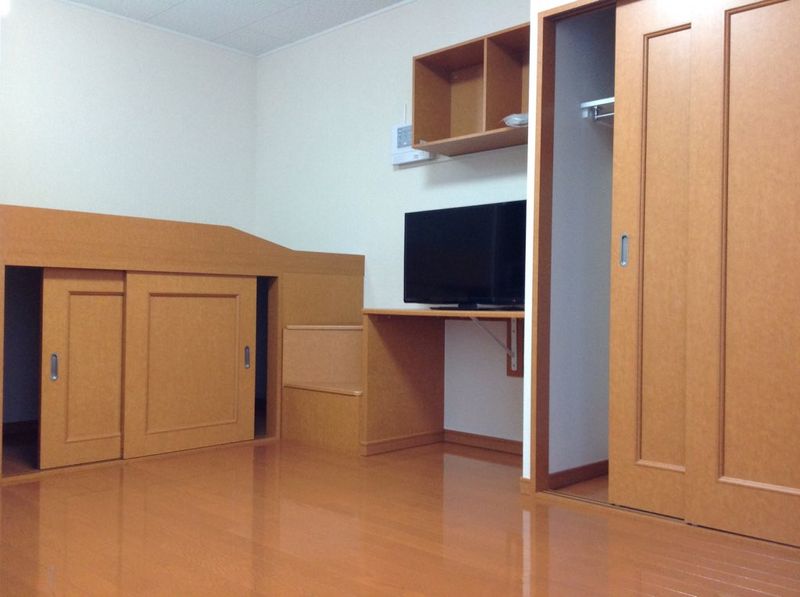 レオパレスたかの 居間