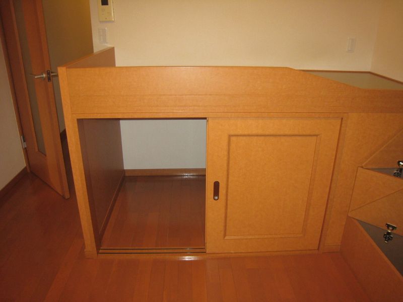レオパレス八陽館 収納