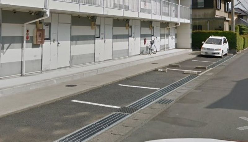レオパレスボンジュール 駐車場