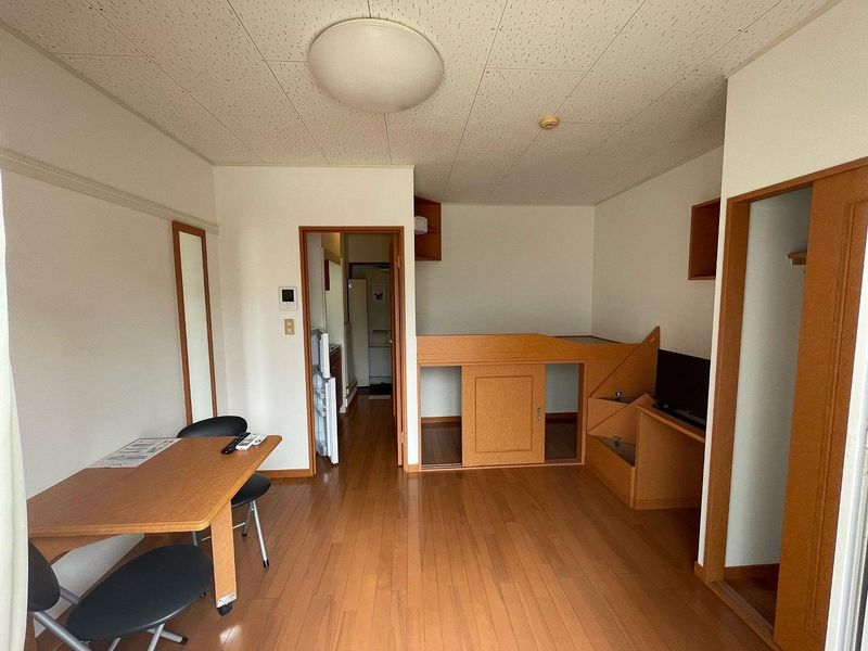 レオパレス松尾 居間