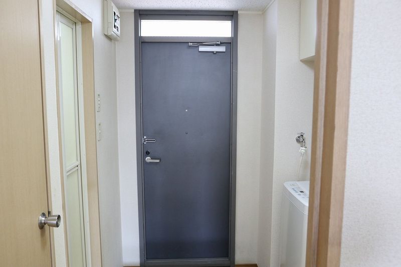 レオパレス白鳳 玄関