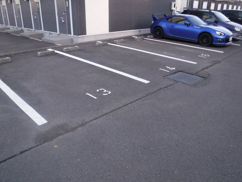 レオパレスラフェスタＡ 駐車場