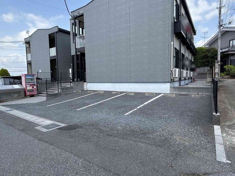 レオパレスイーストⅡ 駐車場