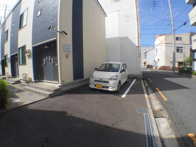 レオネクストパイナス塩上 駐車場