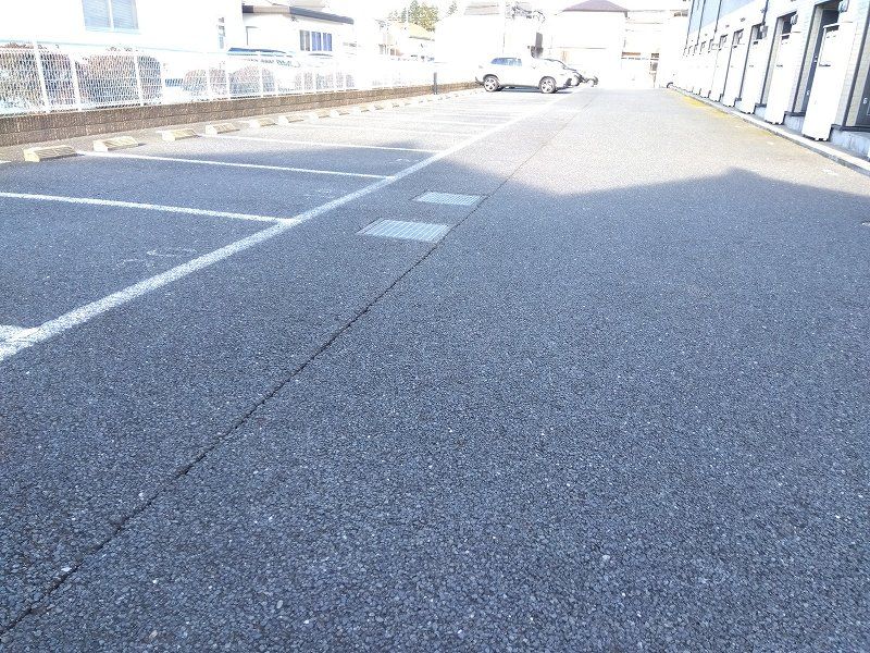 レオパレスレミナール並木 駐車場