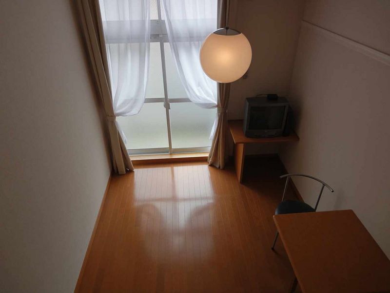 レオパレスエスポワールポルト 居間