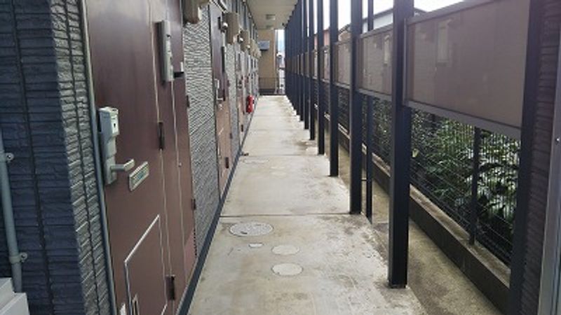 レオパレスパストラル エントランス