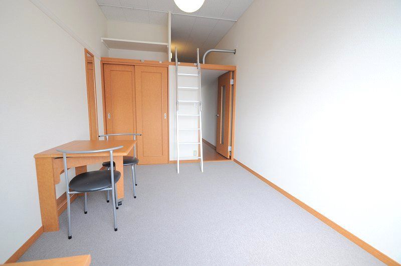 レオパレス甲府元城屋 寝室
