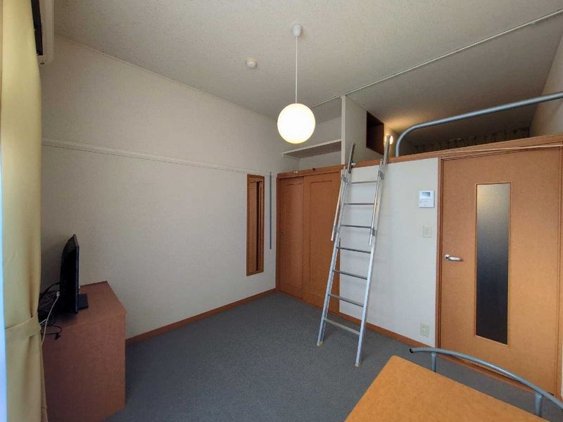 レオパレスサンボーン 居間