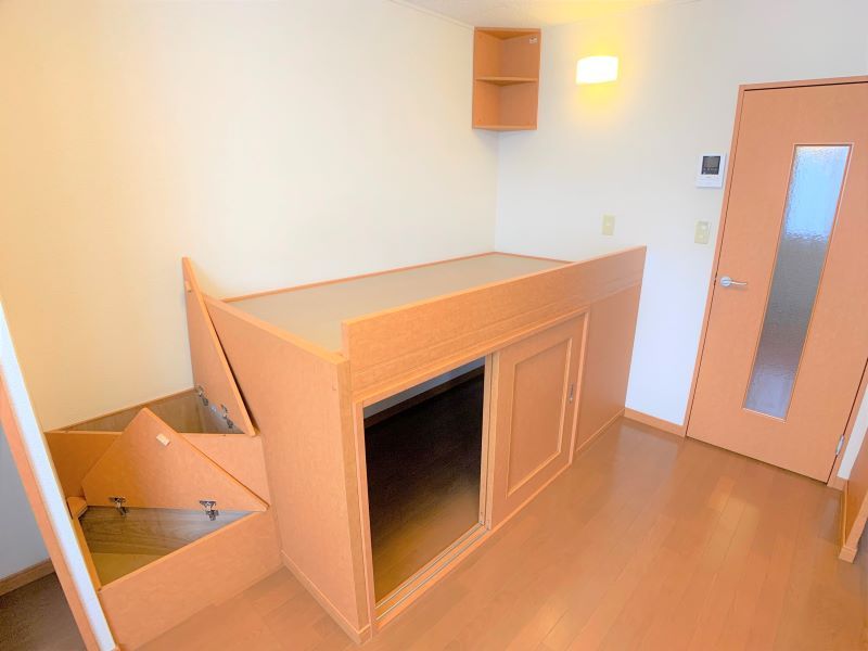 レオパレスウィル大川 居間