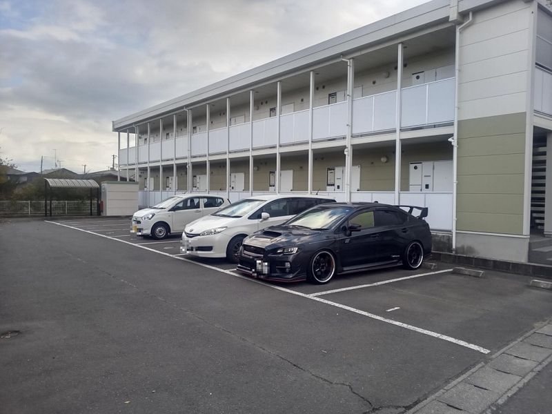 レオパレス花林檎 駐車場