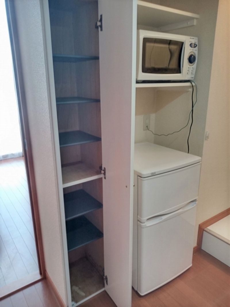 レオパレスシロヤシキ 収納