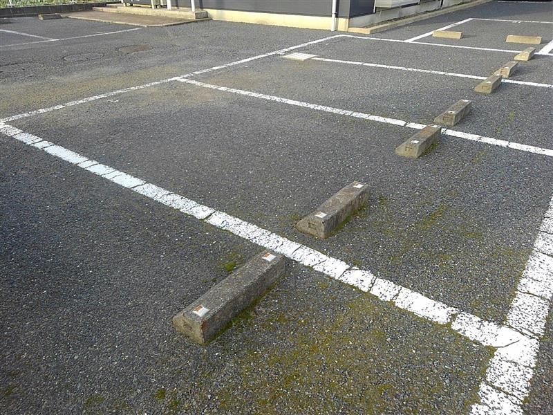 レオパレスグリーンハイツ　長塚 駐車場