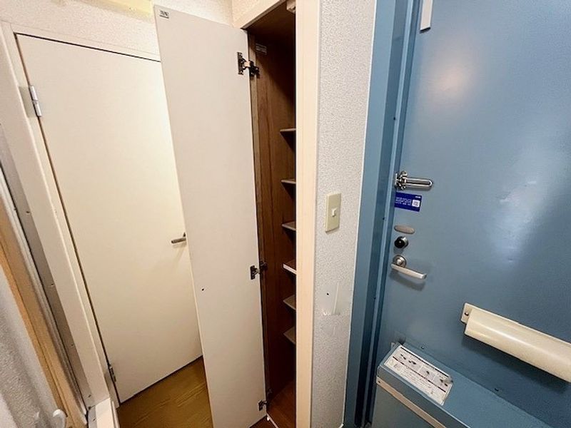 レオパレスヴィレッジ 玄関