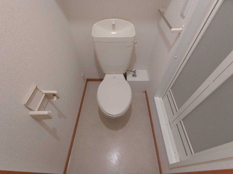 レオパレスパインズハイム トイレ