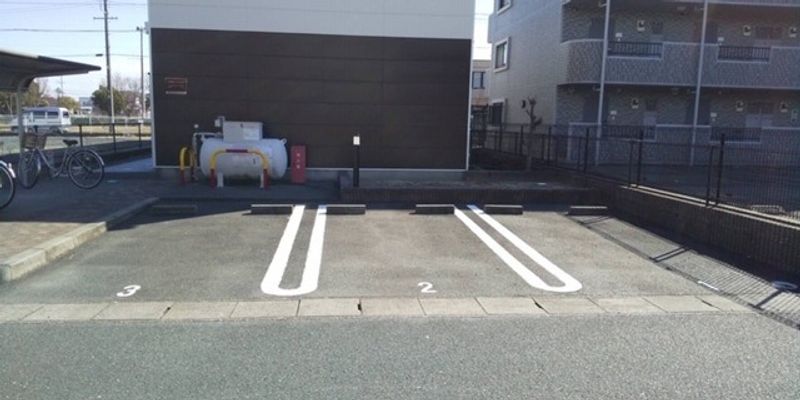レオパレスエターナリィ松田Ⅱ 駐車場