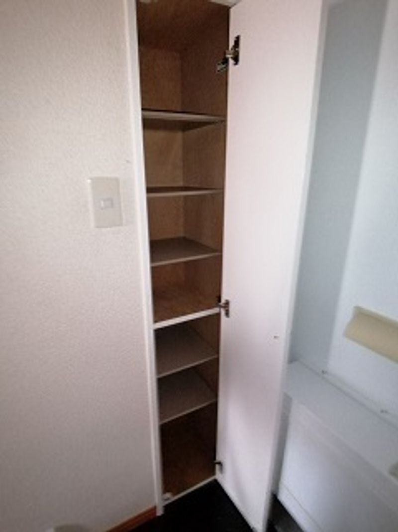 レオパレスオスト　ガルテン 収納
