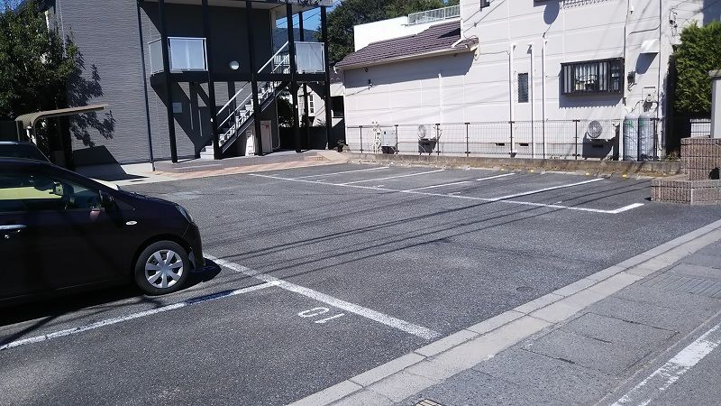 レオパレスラッキーハウス 駐車場