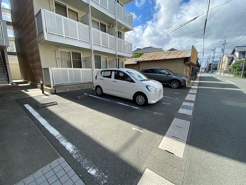 レオパレスＴ　Ｔ　ローラン 駐車場