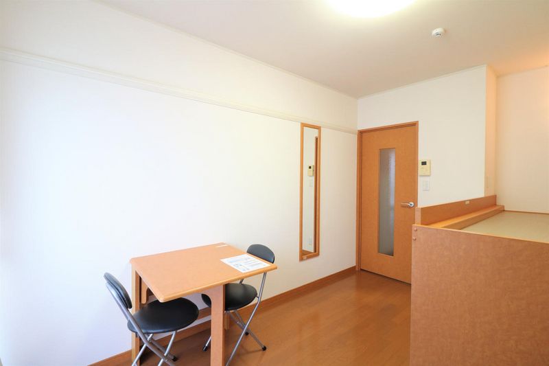 レオパレスヤングフォレストＡ 居間