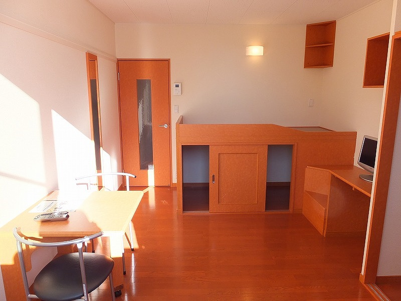 レオパレスファミリアⅢ 居間