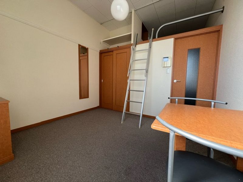 レオパレス国母 居間