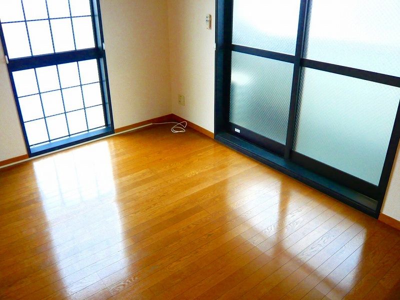 レオパレスグリーンハイツＡ 居間