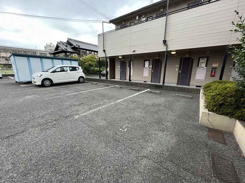 leopalace Ikeda Shimo I 停车场