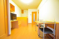 レオパレス緑町 居間