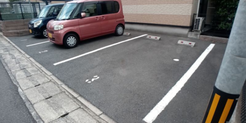 レオパレスあかね 駐車場