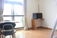 レオパレスツーリーフⅡ 居間