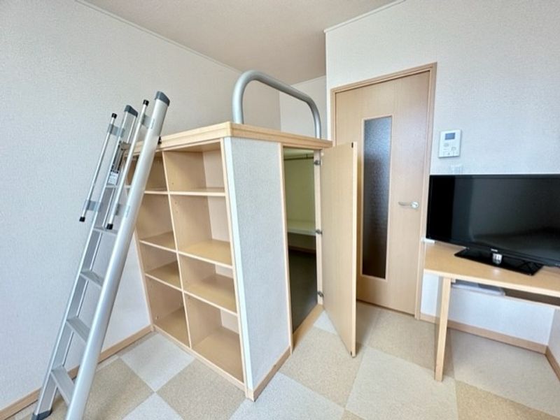 レオパレスルチェンテ 居間