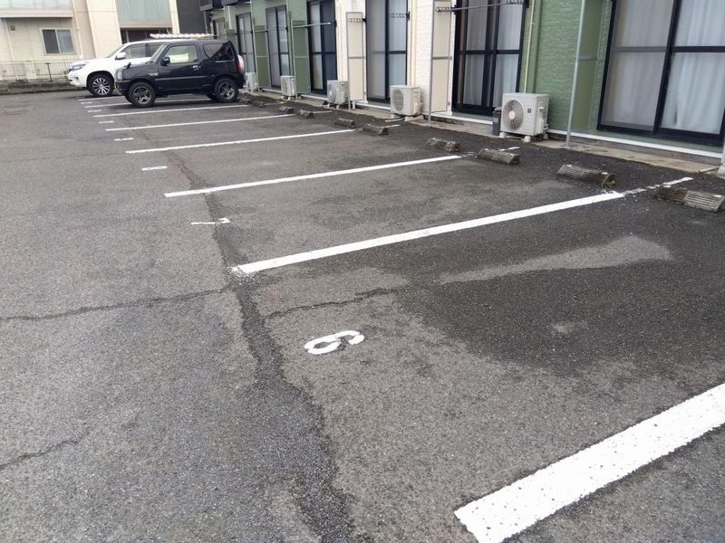 レオパレス久米東 駐車場