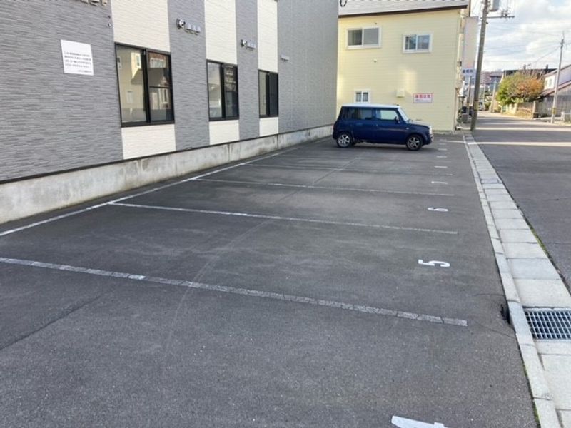 レオパレスカルモ 駐車場