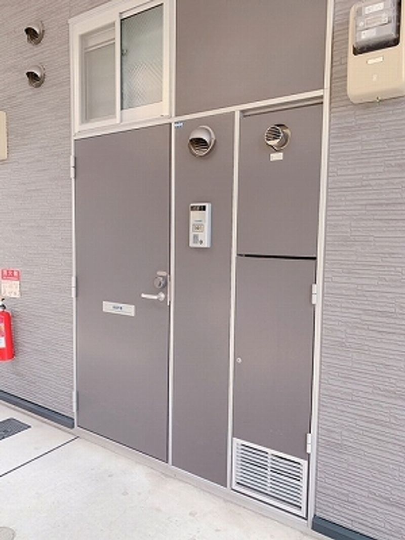 レオパレスアクティⅢ 玄関