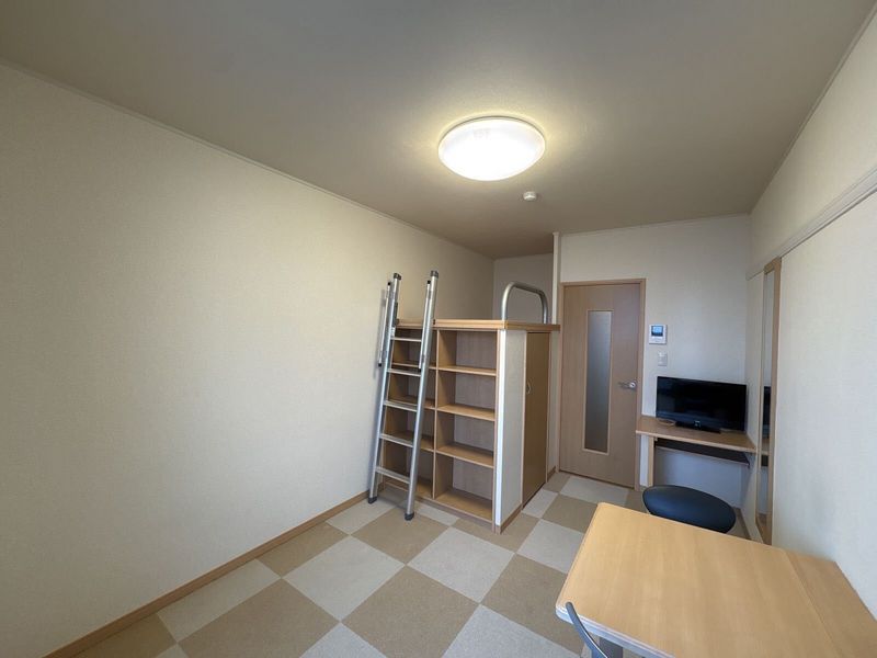 レオパレスＫウッズⅡ 居間