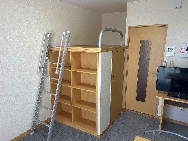 レオパレスサンモール 居間
