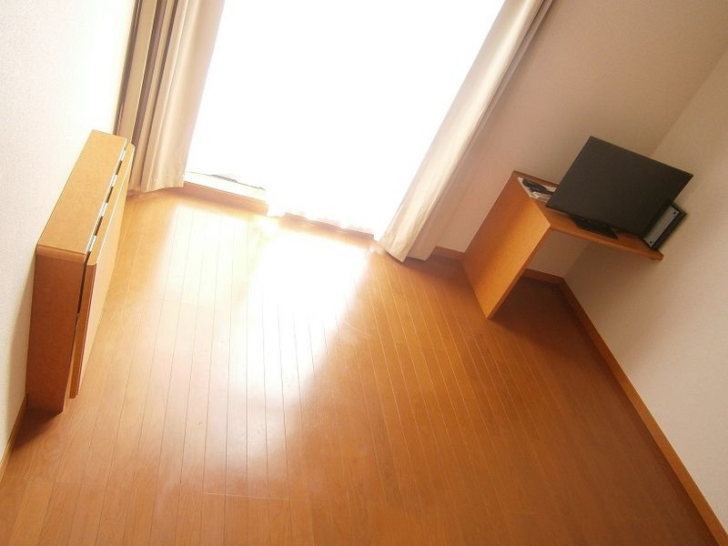レオパレスルミエール 居間