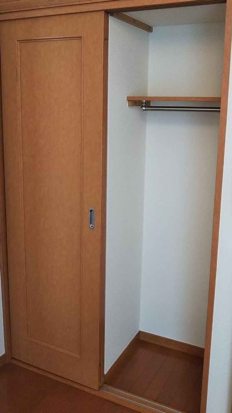 レオパレス南子安 収納