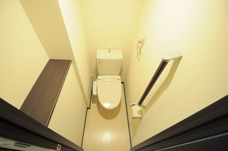 LEONEXT Kotobukiso Toilet