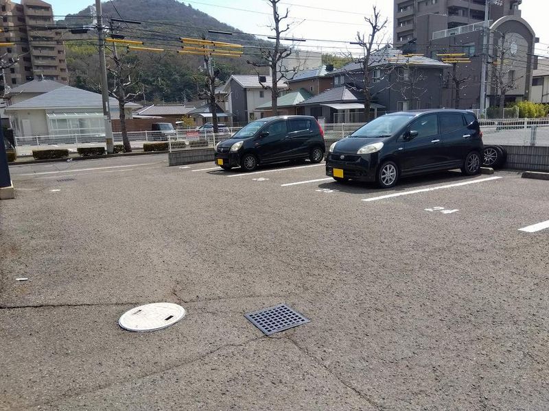 レオパレス宇多津 駐車場