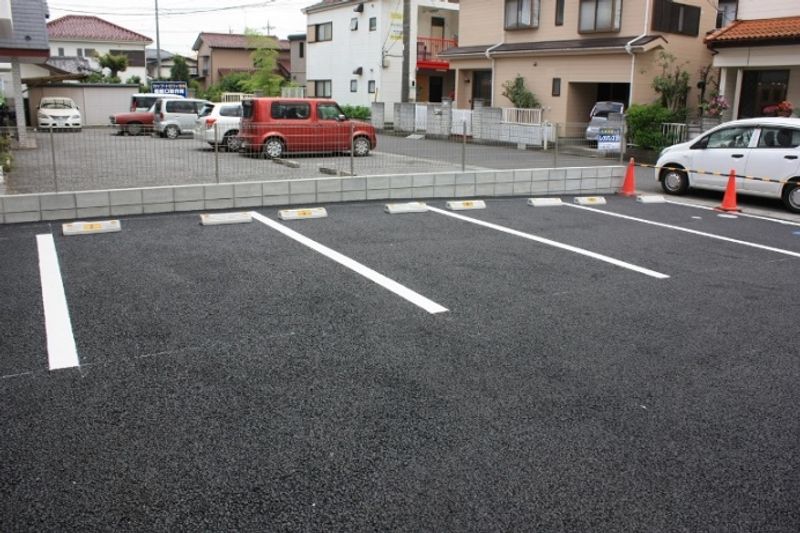 レオネクストラブバード 駐車場