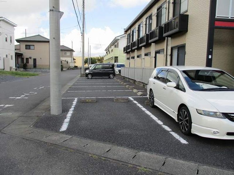 レオパレスエクセラン青葉Ⅱ 駐車場